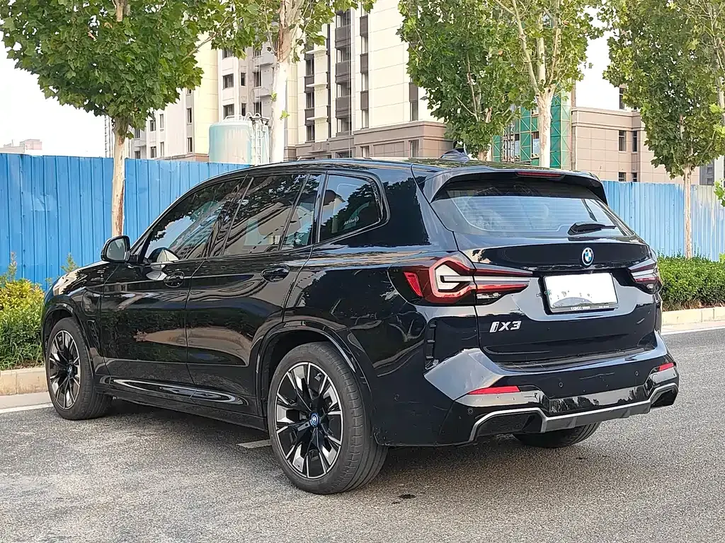 BMW iX3 — фото 6