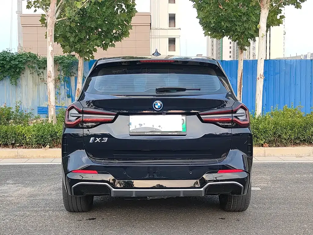 BMW iX3 — фото 5