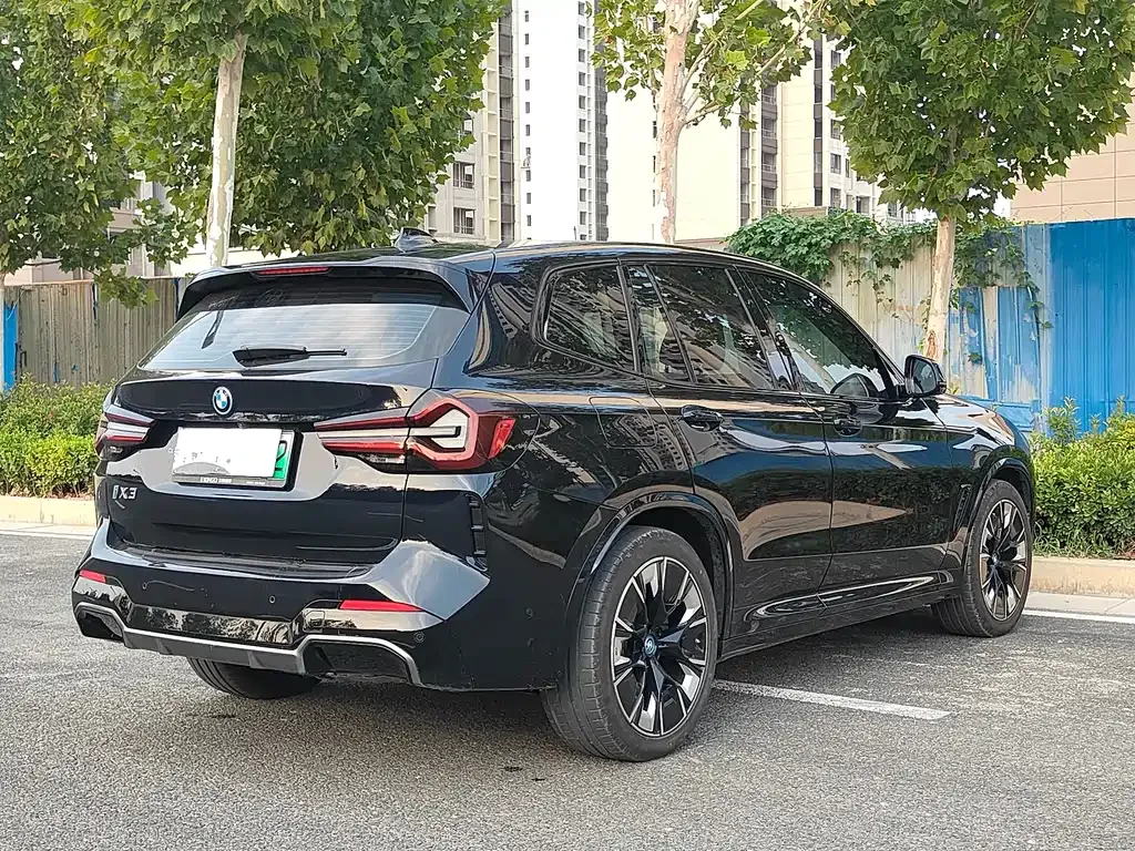 BMW iX3 — фото 9