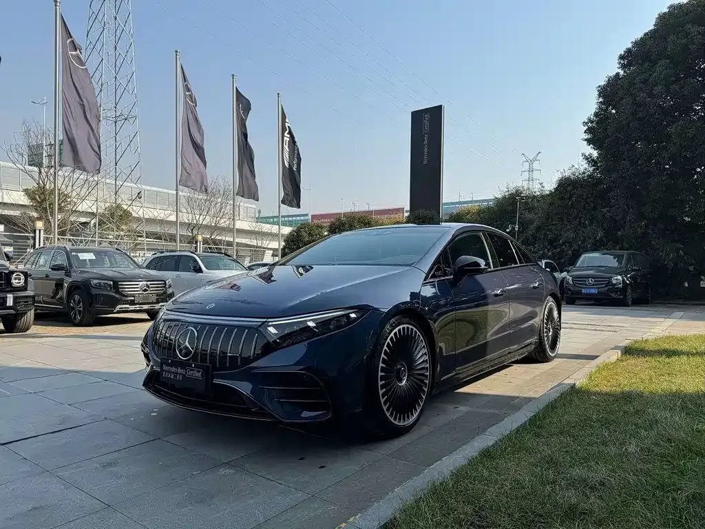 Mercedes-Benz EQS AMG — фото 1