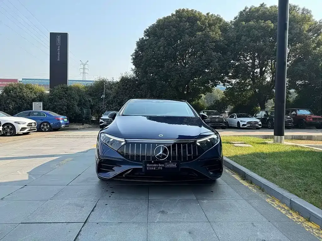 Mercedes-Benz EQS AMG — фото 10