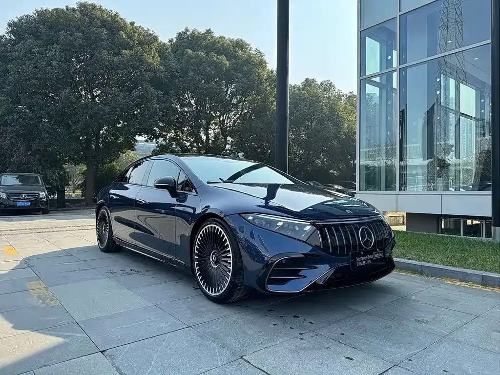Mercedes-Benz EQS AMG — фото 9