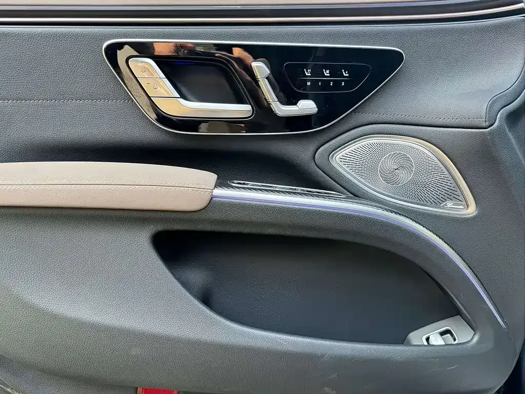 Mercedes-Benz EQS AMG — фото 6