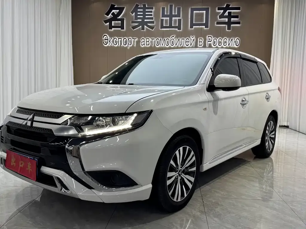 Mitsubishi Outlander — фото 1