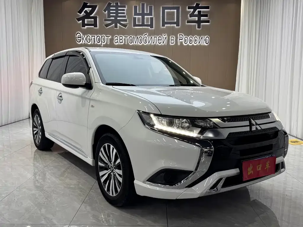 Mitsubishi Outlander — фото 9