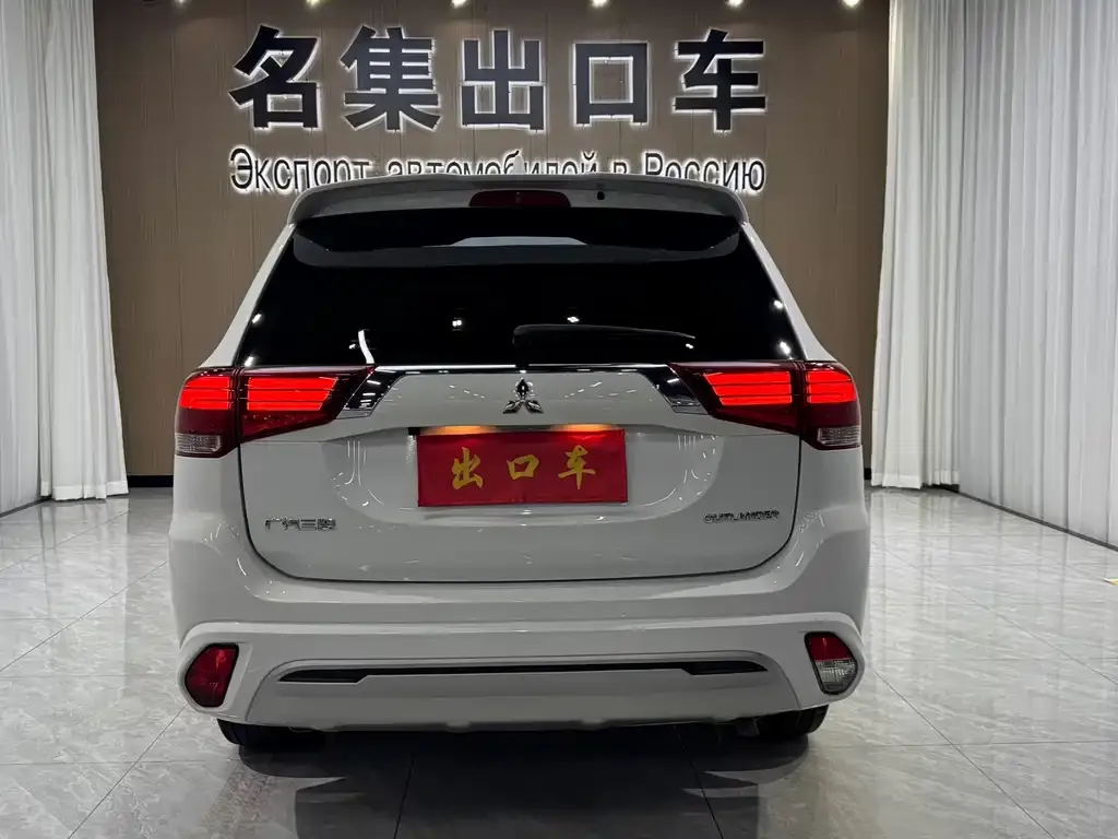 Mitsubishi Outlander — фото 7