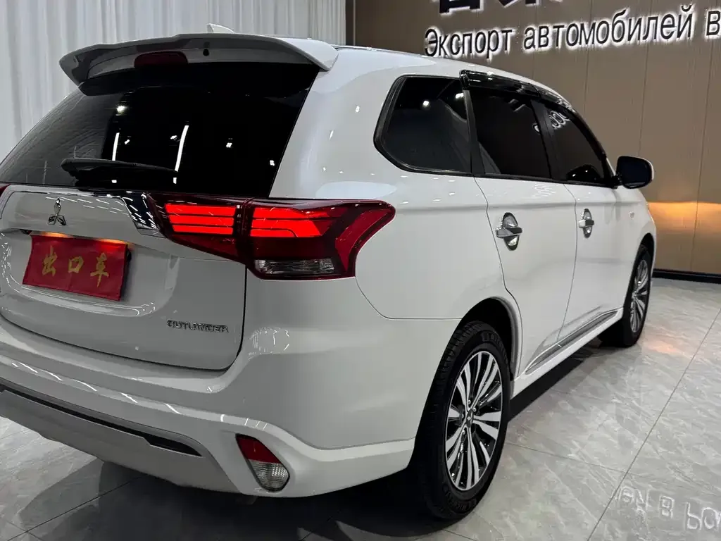 Mitsubishi Outlander — фото 3