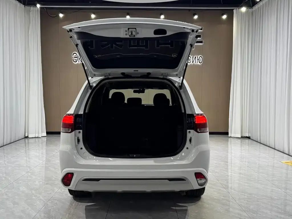 Mitsubishi Outlander — фото 2