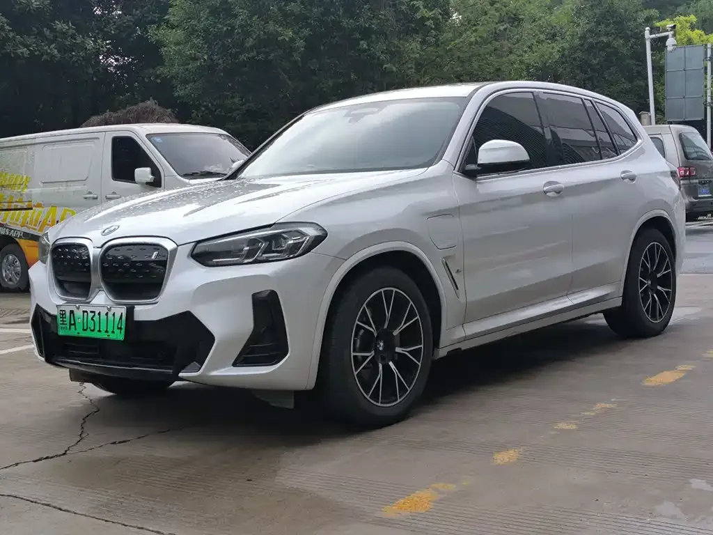 BMW iX3 — фото 1