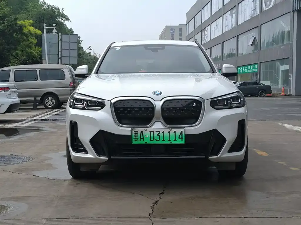 BMW iX3 — фото 4