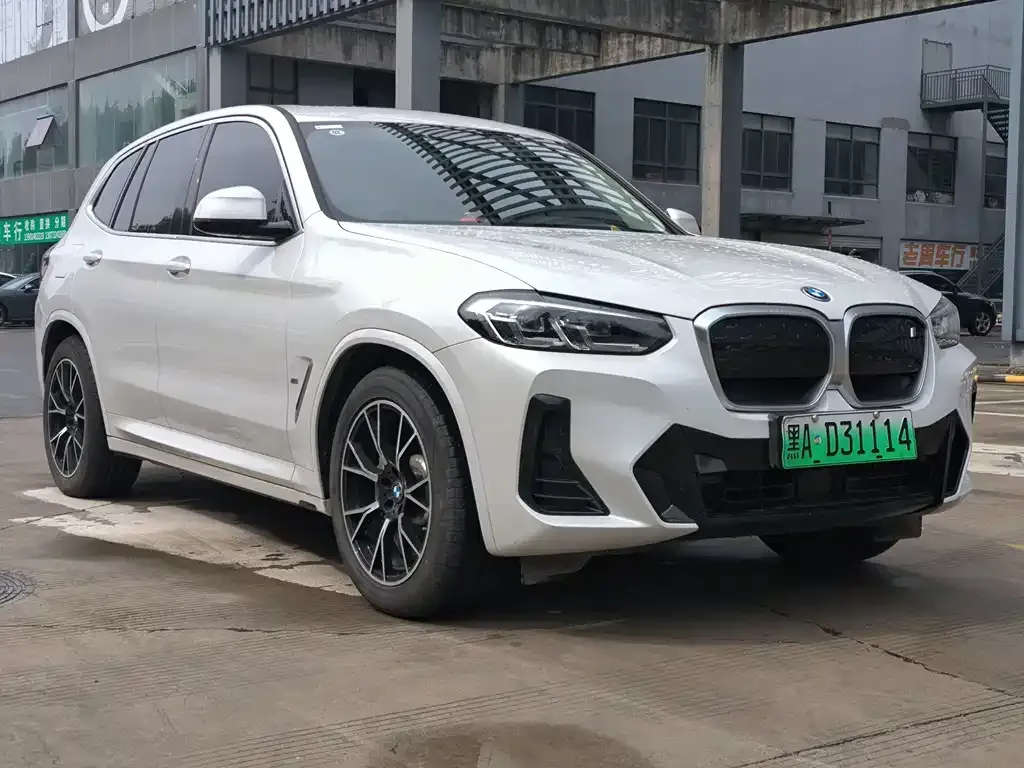 BMW iX3 — фото 6