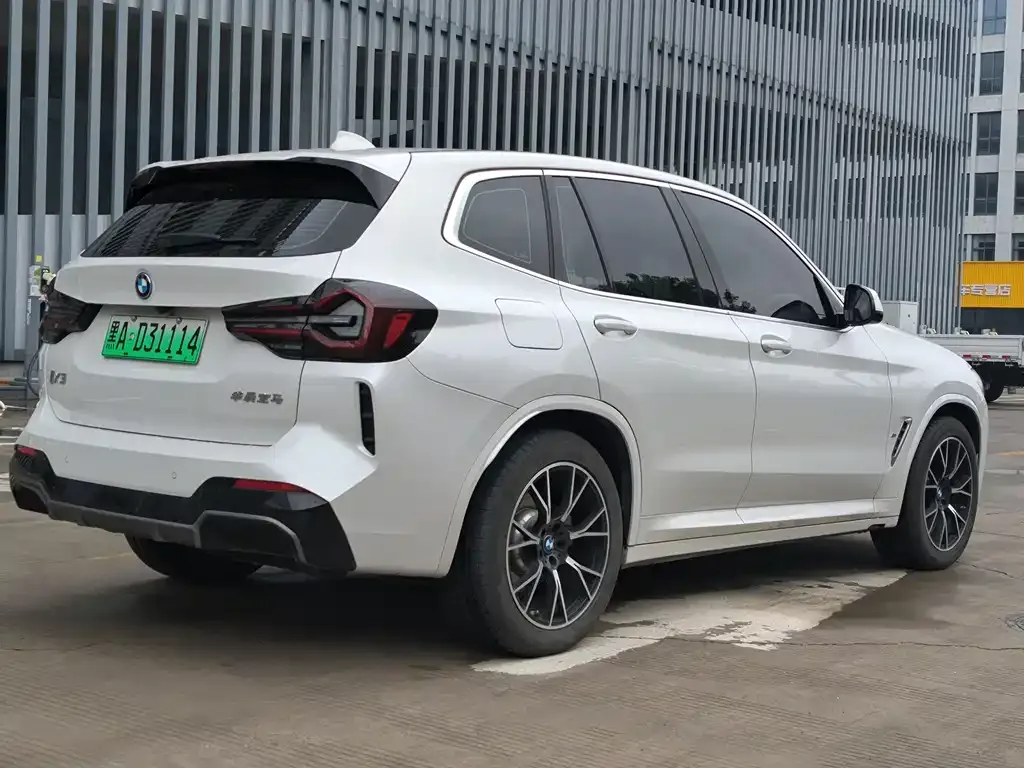 BMW iX3 — фото 2