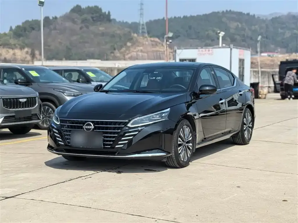 Nissan Teana — фото 1