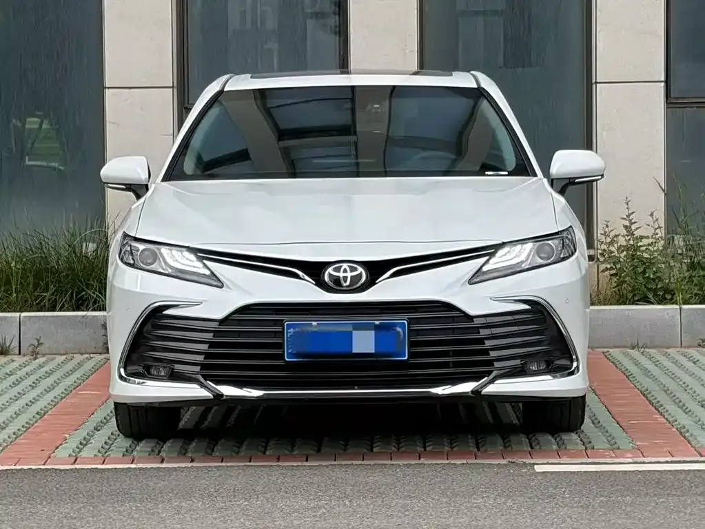 Toyota Camry — фото 6