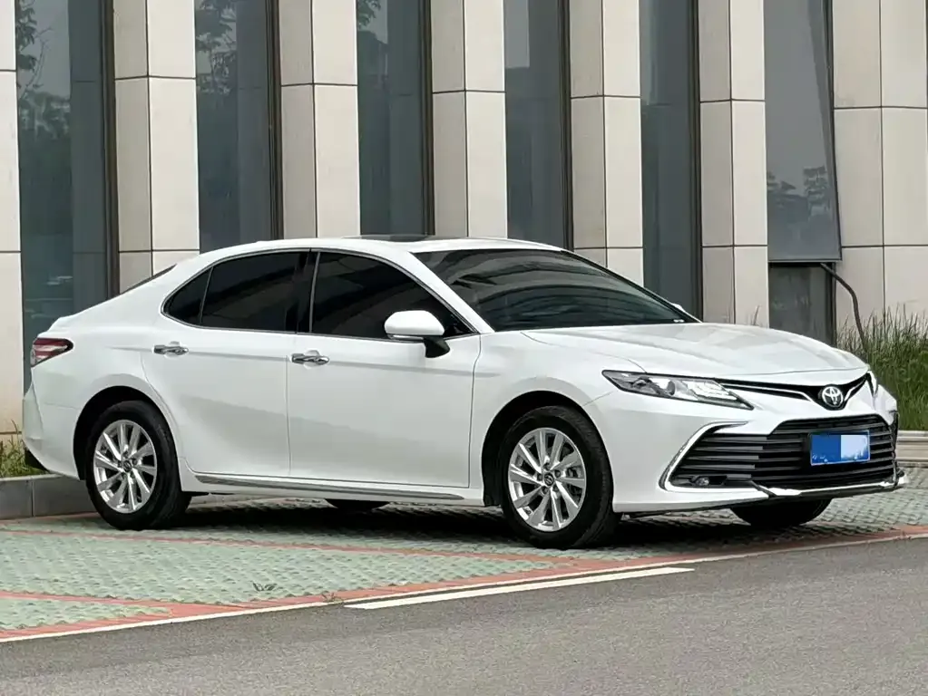 Toyota Camry — фото 4