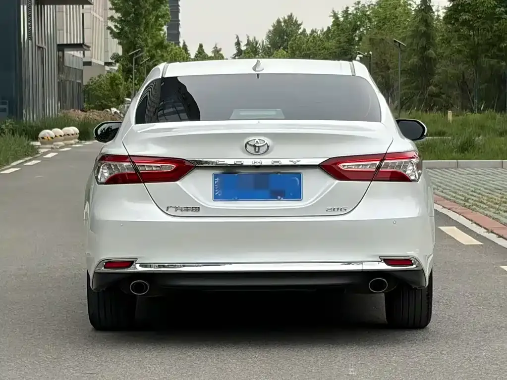 Toyota Camry — фото 10