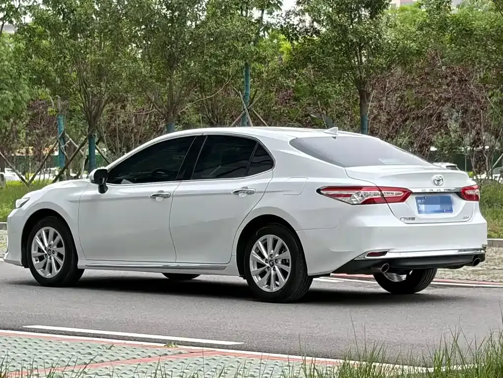 Toyota Camry — фото 7