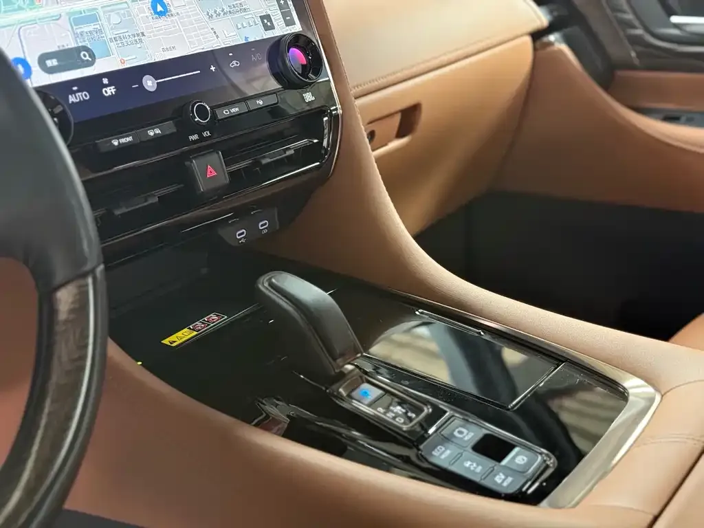 Toyota Alphard — фото 9