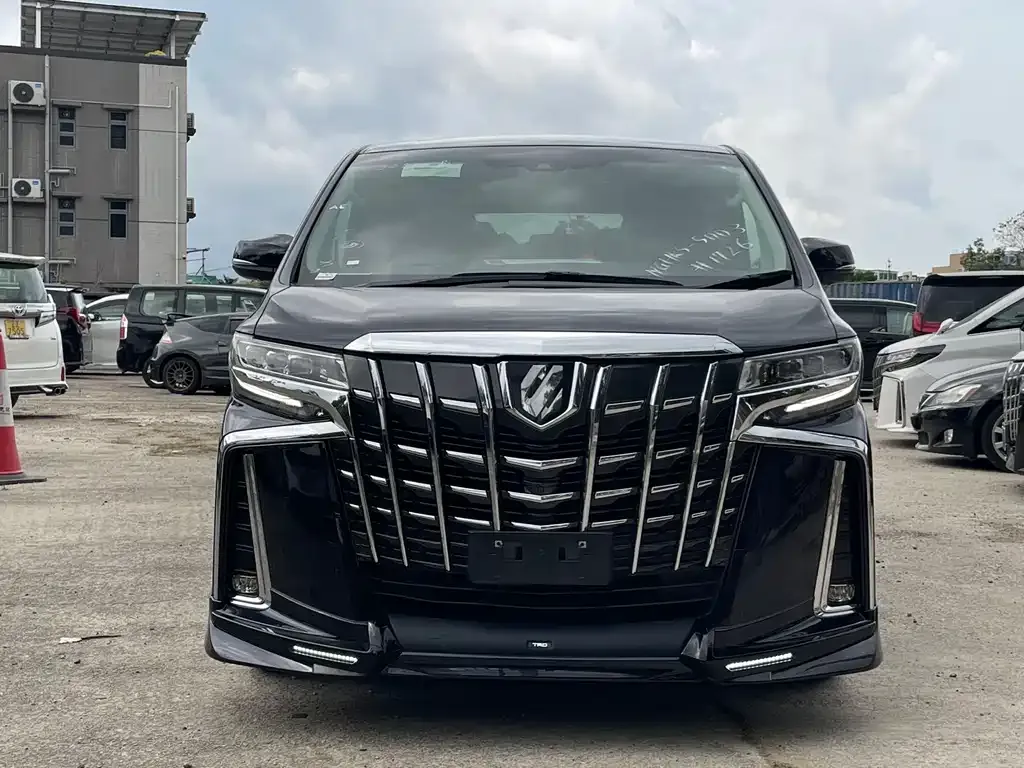 Toyota Alphard — фото 4