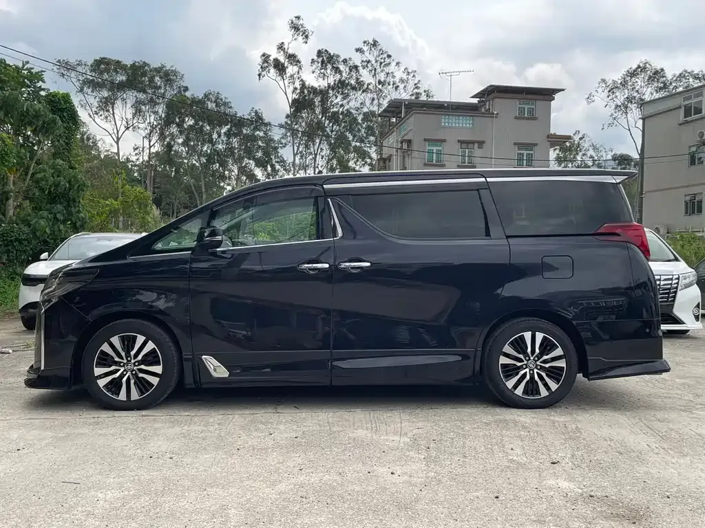 Toyota Alphard — фото 7