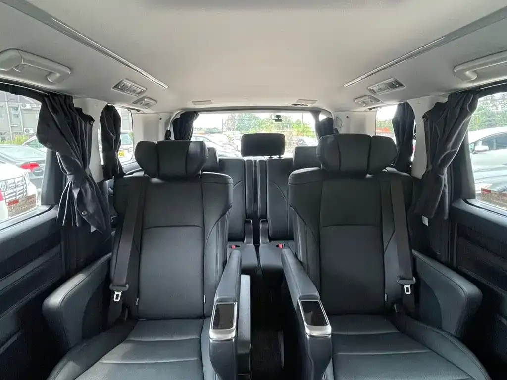 Toyota Alphard — фото 3