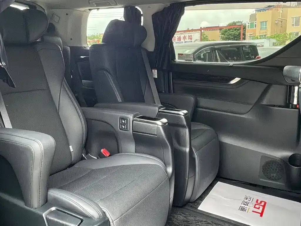 Toyota Alphard — фото 6