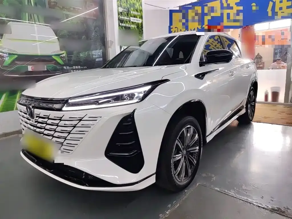 Changan CS75PLUS — фото 1