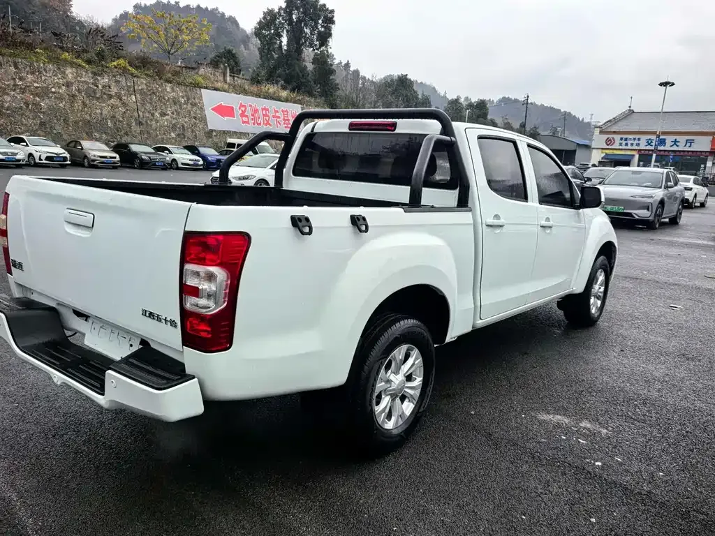 Isuzu RE-MAX — фото 3