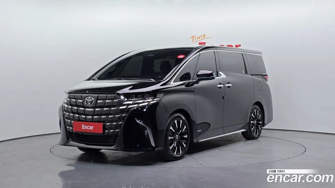 Toyota Alphard — фото 1