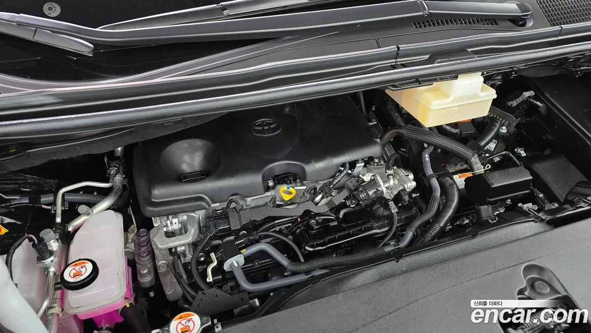 Toyota Alphard — фото 2