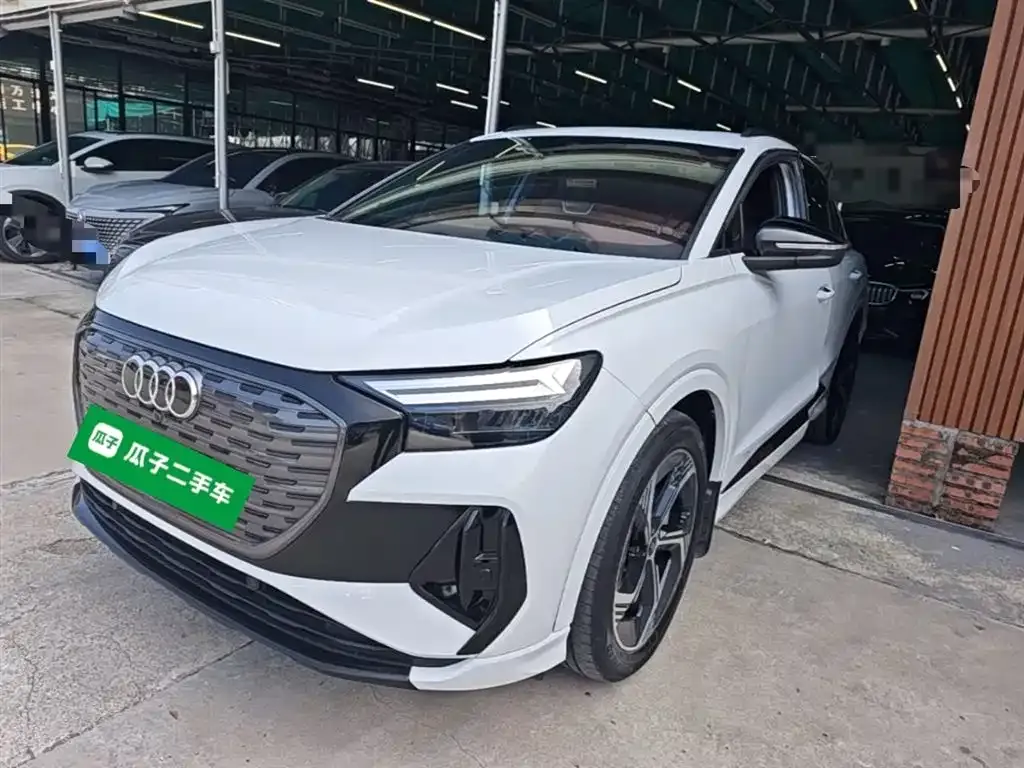 Audi Q4 e-tron — фото 1