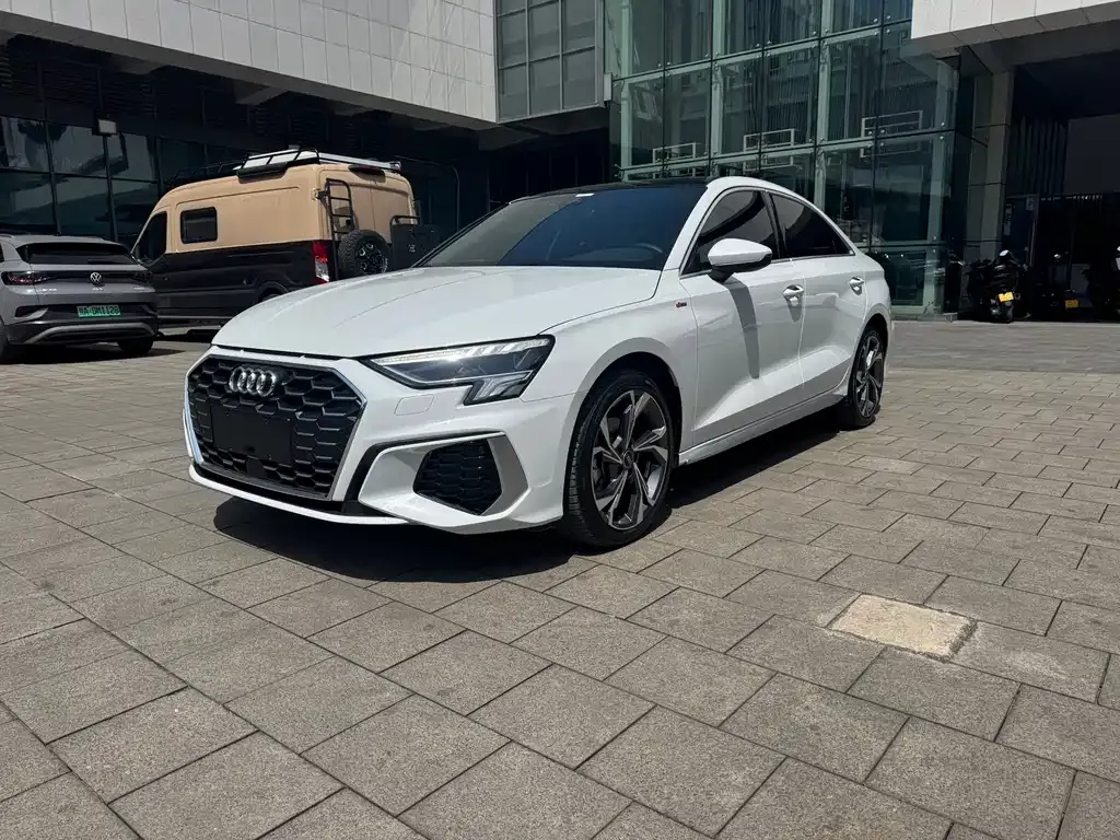 Audi A3 — фото 1