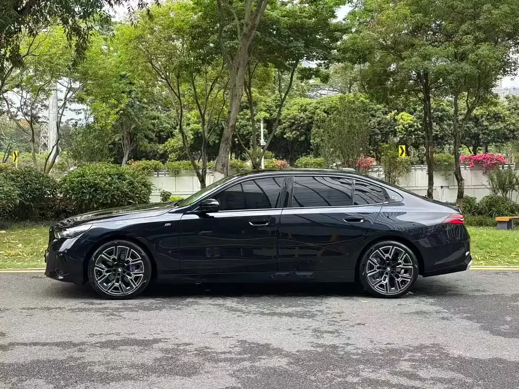 BMW 5 Series — фото 10