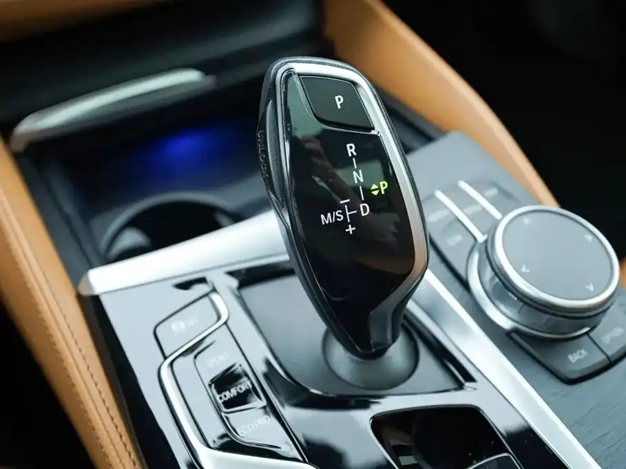 BMW 5 Series — фото 2