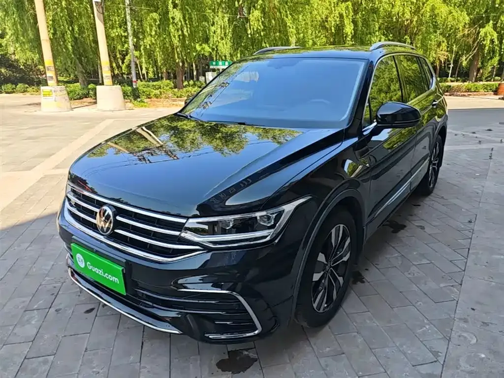 Volkswagen Tiguan L — фото 1