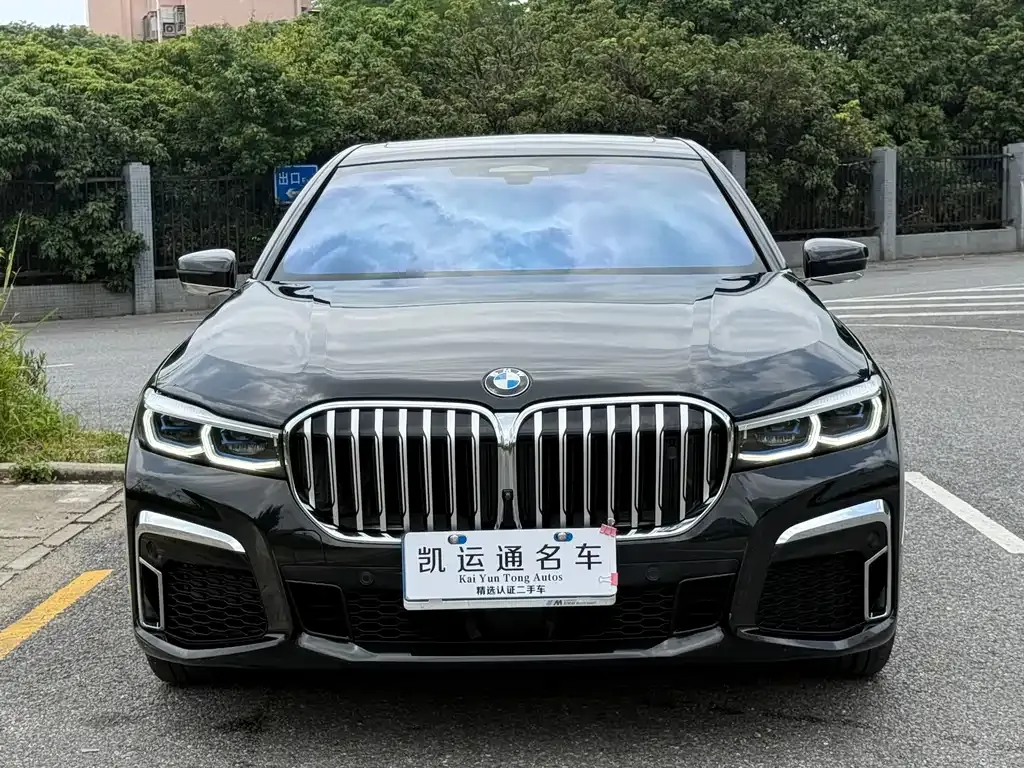 BMW 7 Series — фото 1