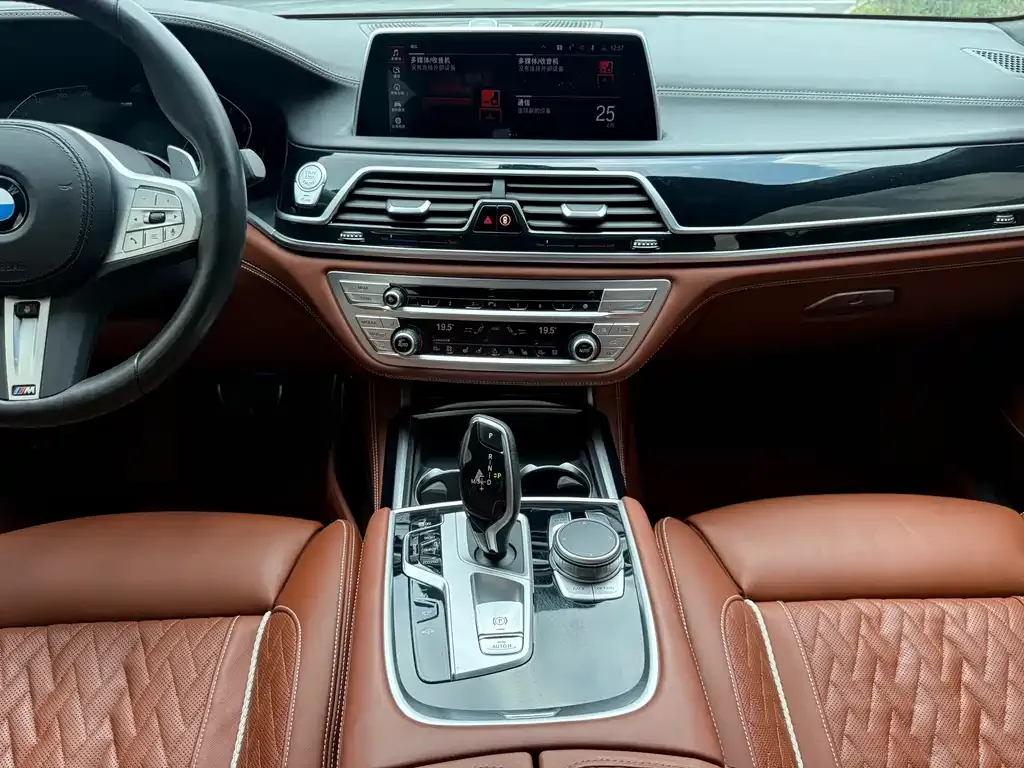 BMW 7 Series — фото 2