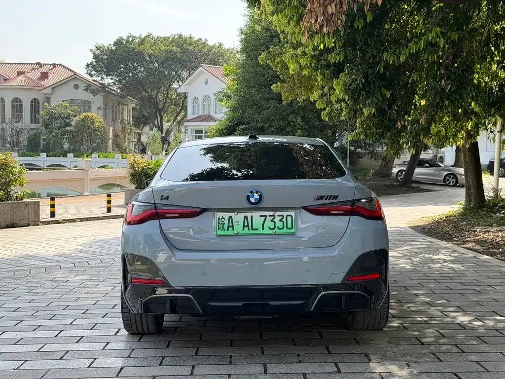 BMW i4 — фото 10