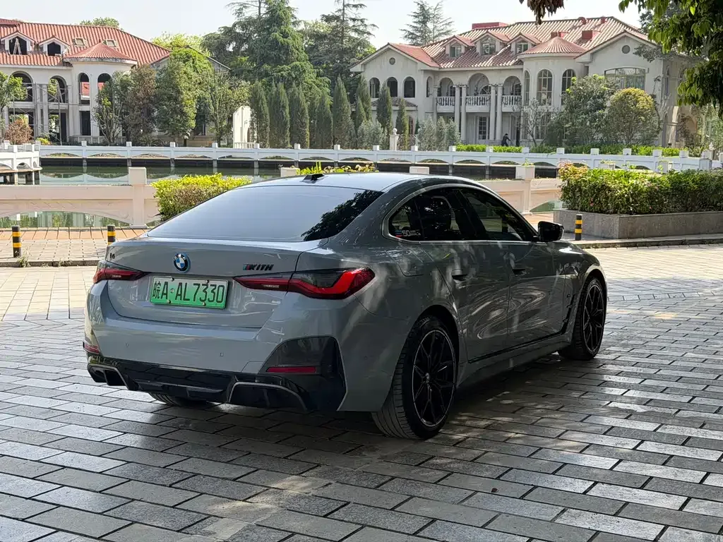 BMW i4 — фото 9