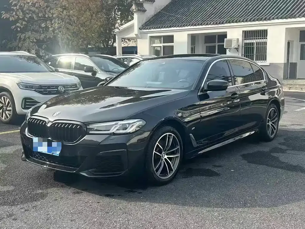 BMW 5 Series — фото 1