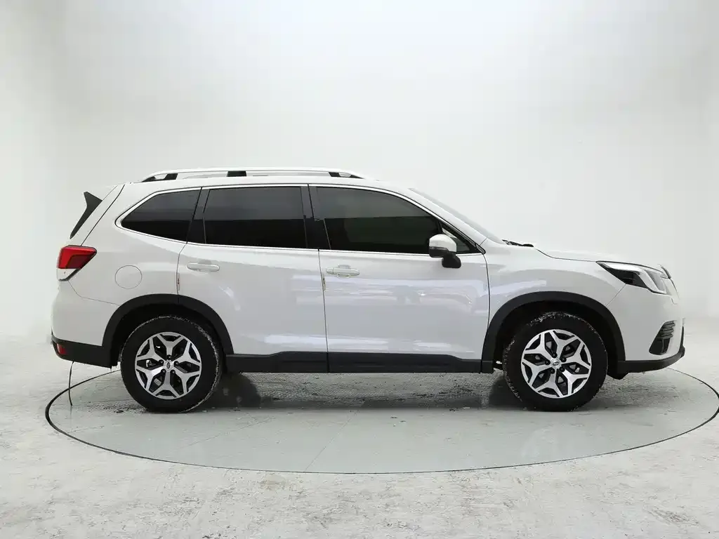 Subaru Forester — фото 2