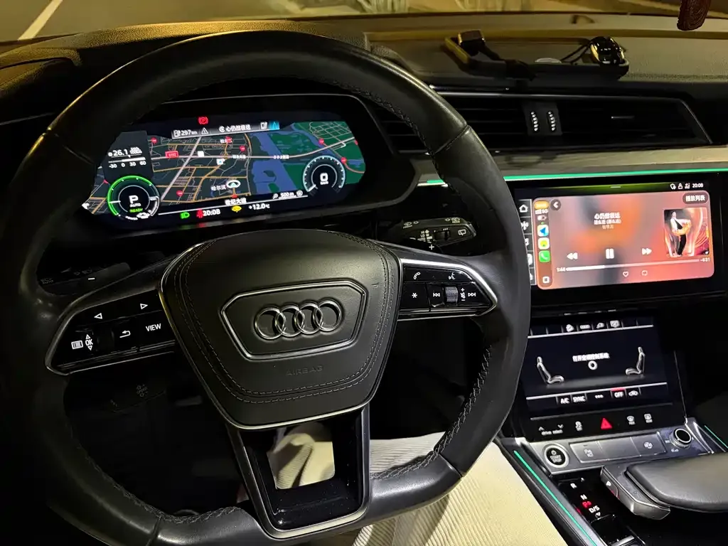 Audi e-tron — фото 10