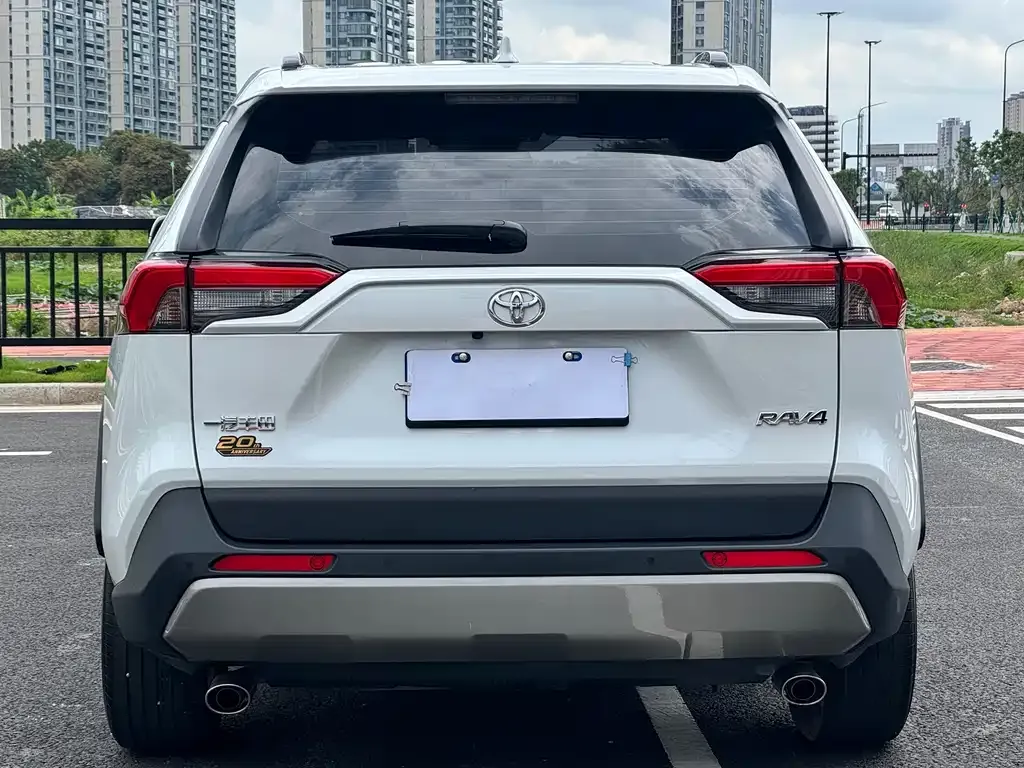 Toyota RAV4 — фото 9