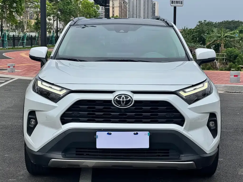 Toyota RAV4 — фото 10