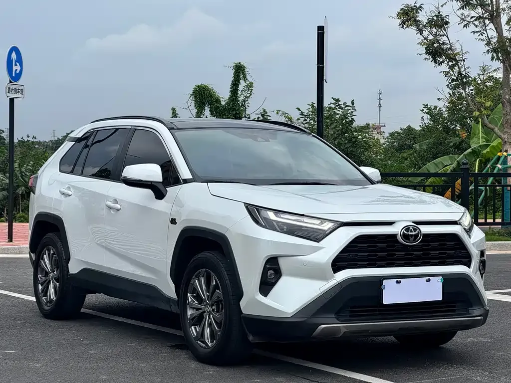 Toyota RAV4 — фото 5
