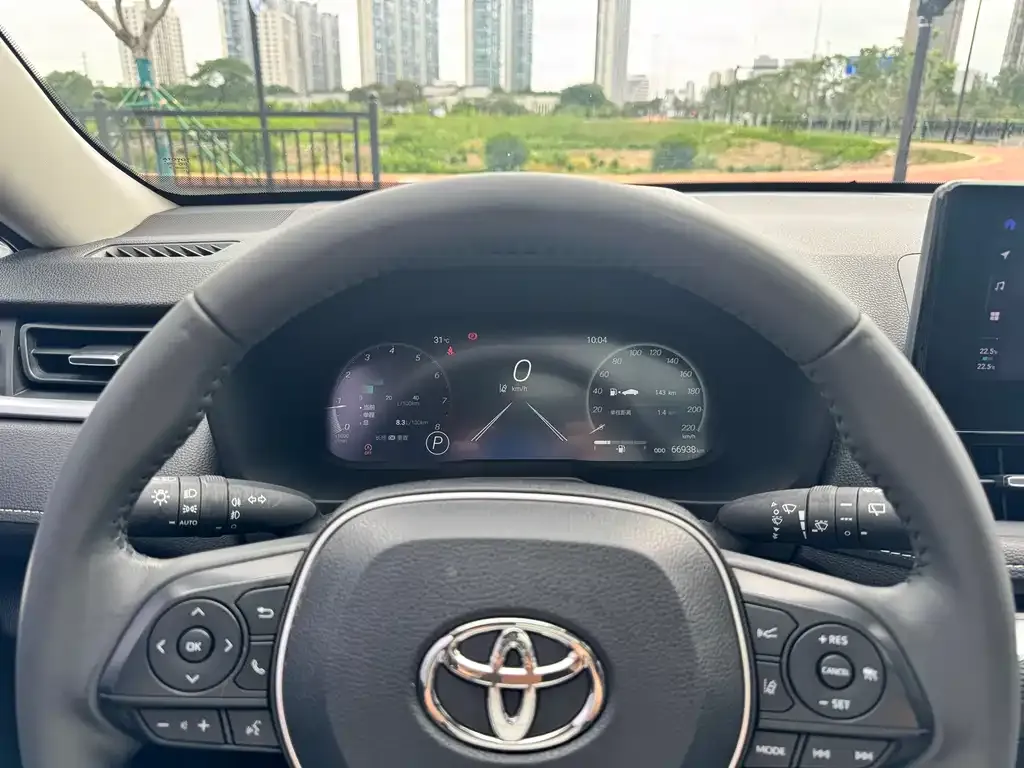 Toyota RAV4 — фото 2
