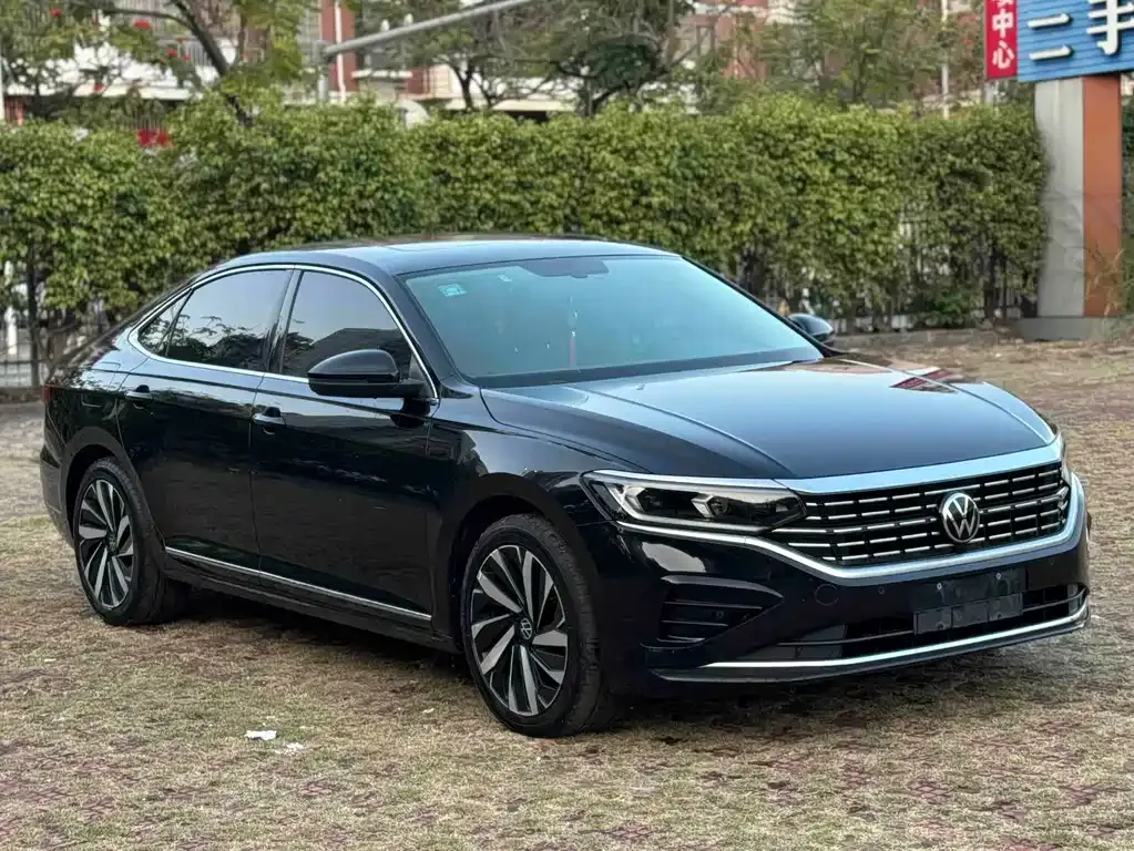 Volkswagen Passat — фото 1
