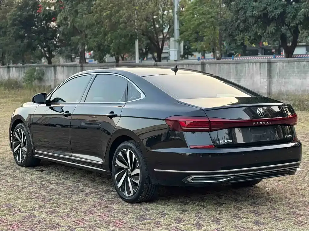 Volkswagen Passat — фото 7