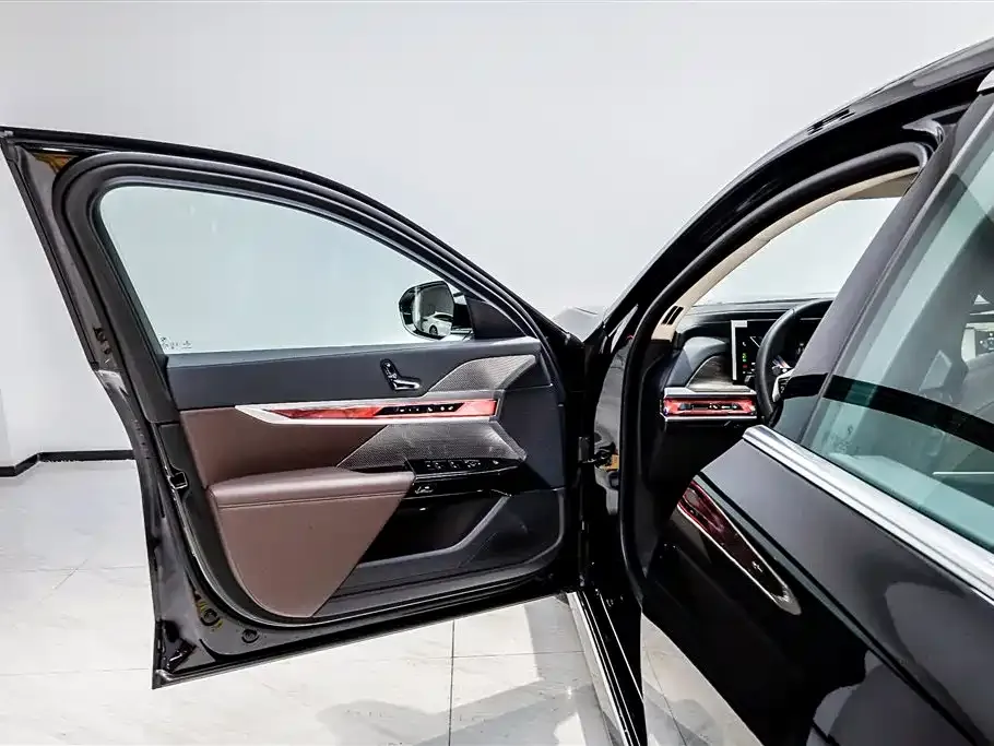 BMW 7 Series — фото 10