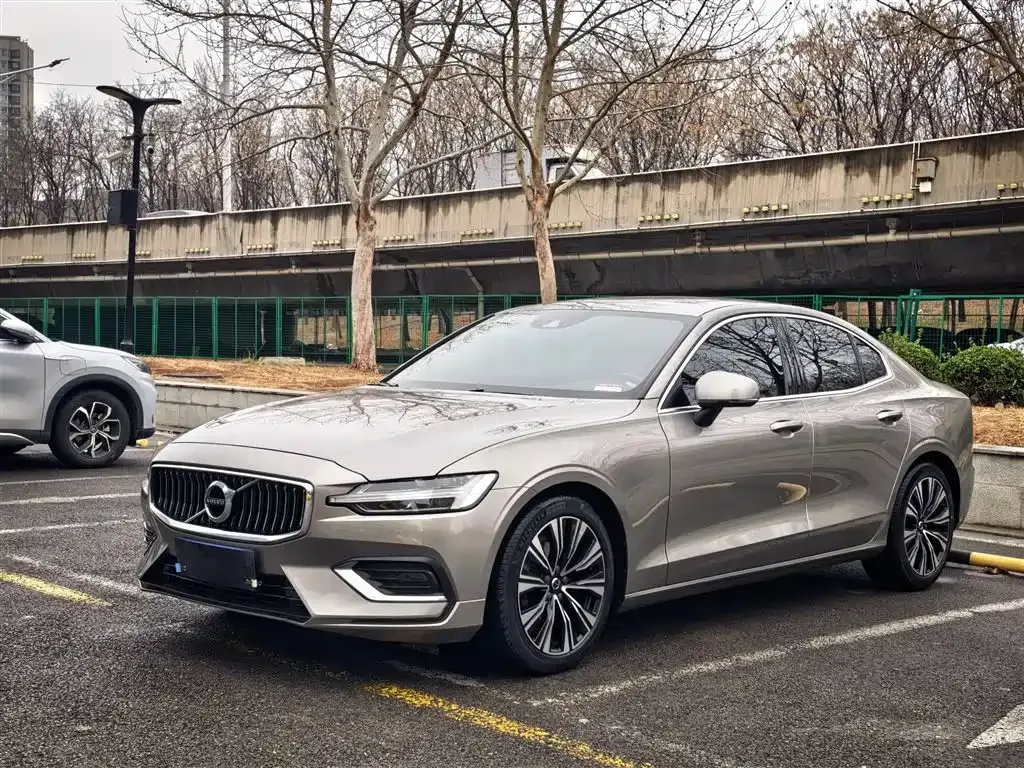 Volvo S60 — фото 10